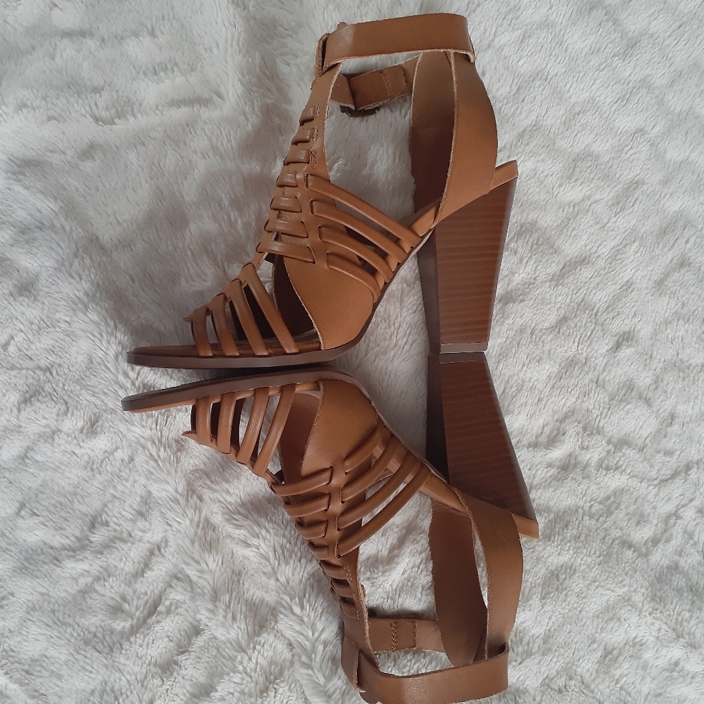 Shoes - Picture 4 of 4